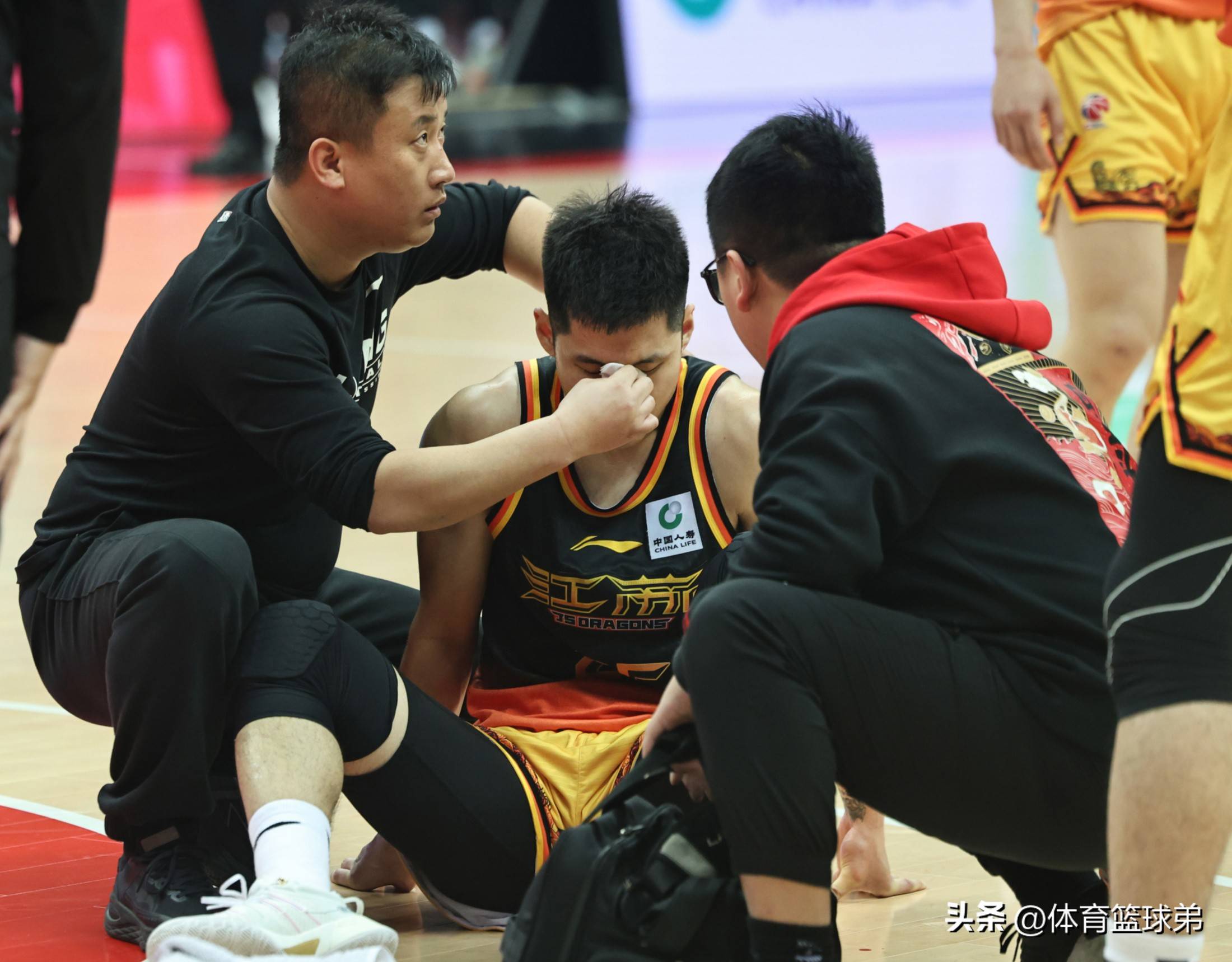 九游官网-关于武汉三镇发布备战花絮,赛后强势反弹,NBA常规赛任务艰巨,身体对抗强度拉满的信息